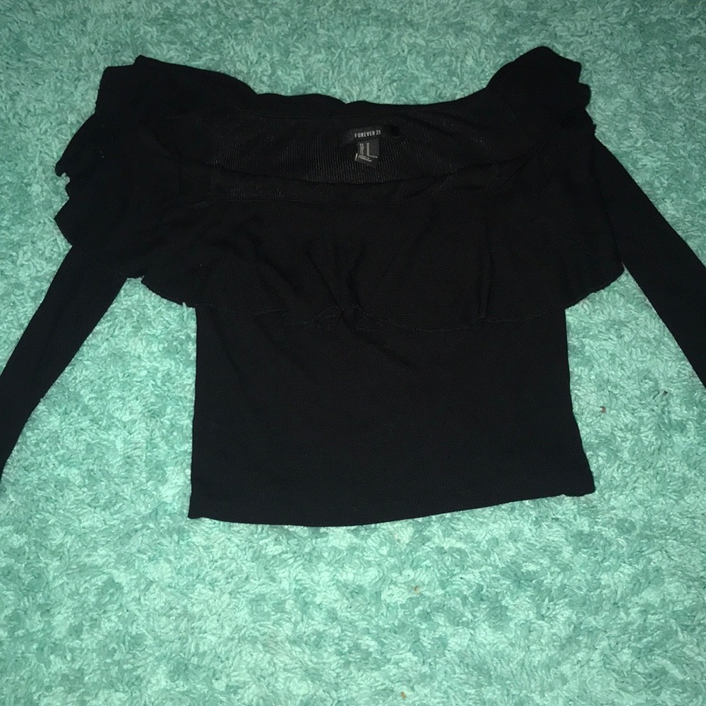 Black long sleeve crop top